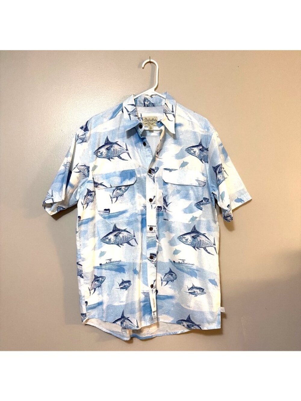 Cabelas Mens M Blue Fishing-Themed Button-Up Shirt Chest Pockets & Mesh Lining